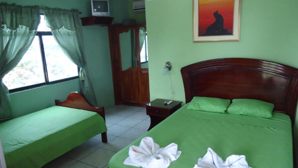 Casa Los Delfines Guest house Puerto Villamil